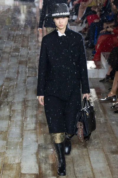Look 24